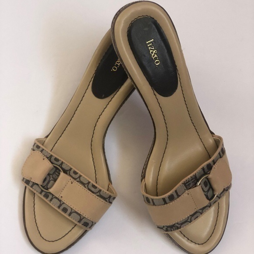 liz & co. Women's Tan Slide Sandals